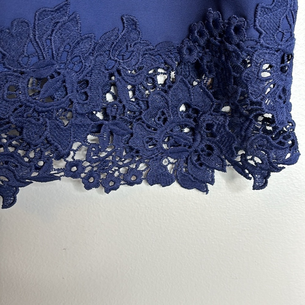 INVESTMENTS LACE BLOUSE - Picture 2 of 5